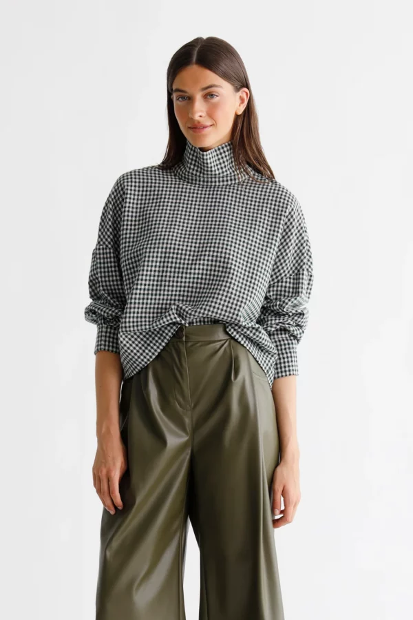 Blouse blowing garden Julia June