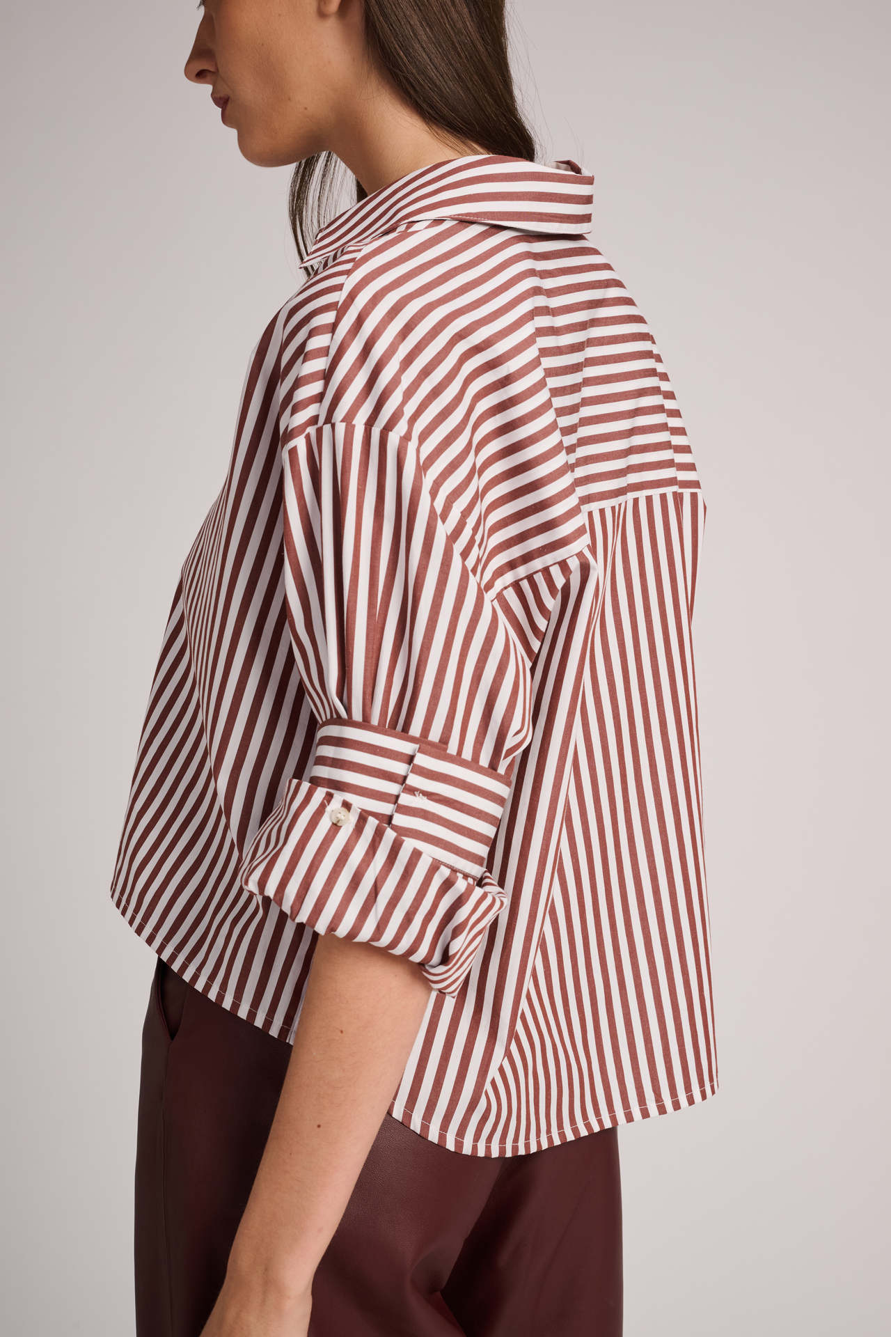 blouse_toronto_lipstick_trousers_brussels_leather_raven_4-1.jpg