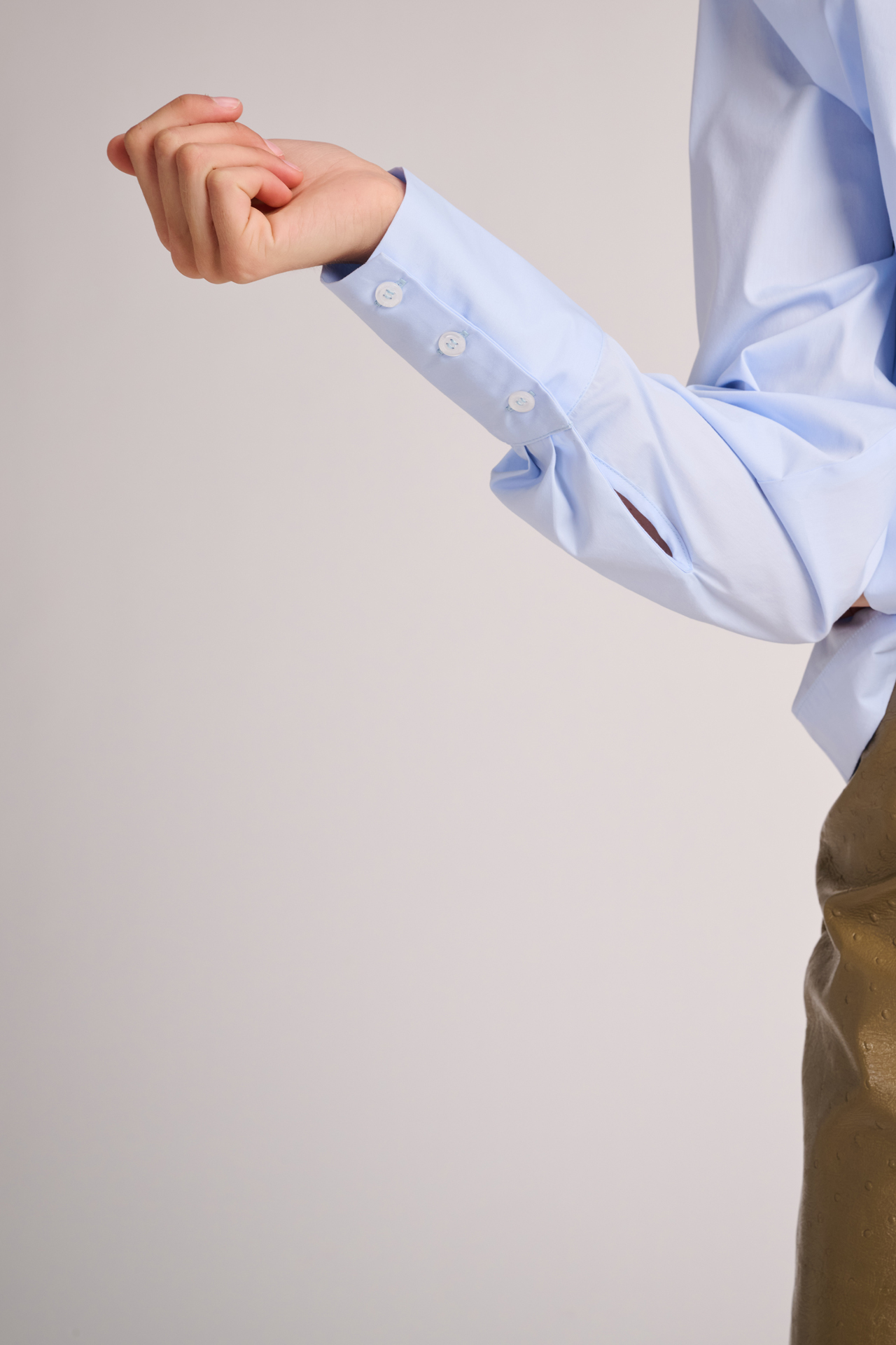 blouse_vancouver_lightblue_skirt_canyon_olive_2.jpg