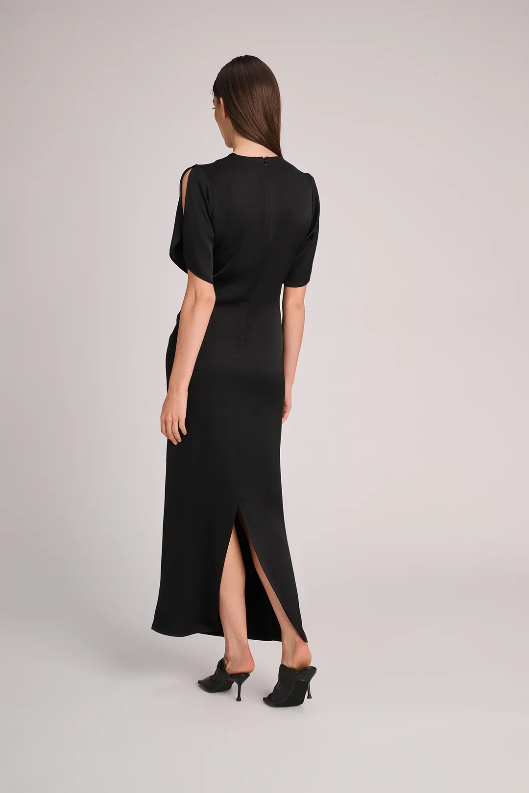 dress_capri_black_sandal_raven_black_march23_3.webp