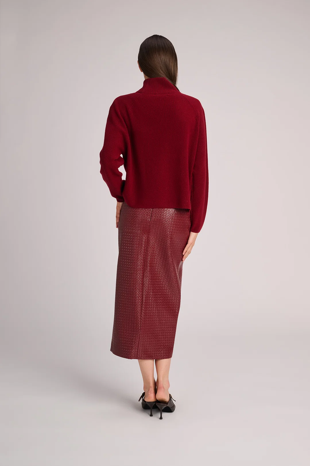 pull_prague_lipstick_skirt_cicago_lipstick_raven_rust_2.webp