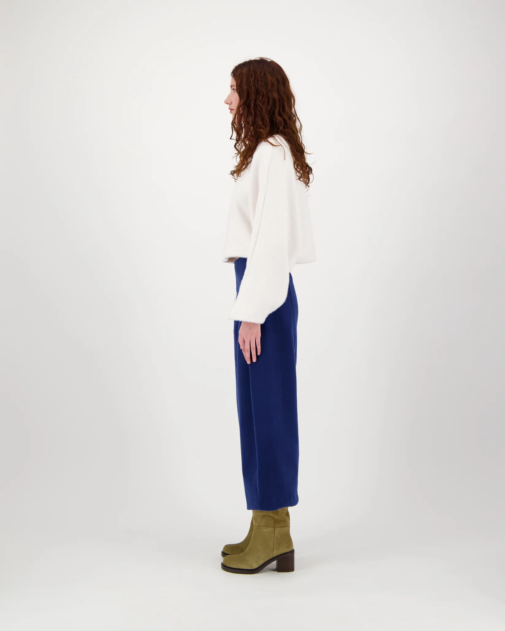 13_Fullbody_JPG_2.webp
